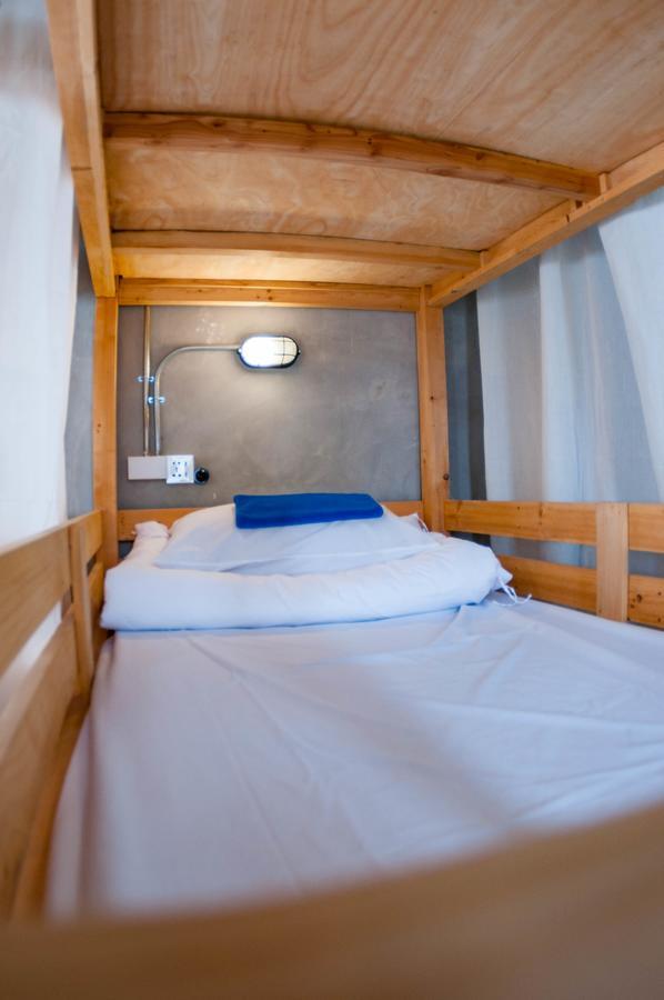 A'Stel Bangrak (Adults Only) Hostel Bangkok Ngoại thất bức ảnh