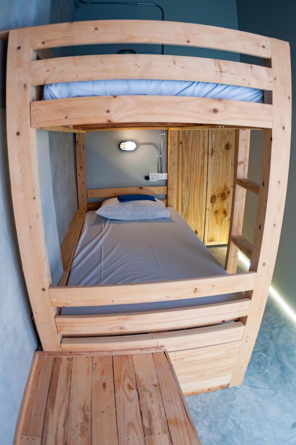 A'Stel Bangrak (Adults Only) Hostel Bangkok Ngoại thất bức ảnh